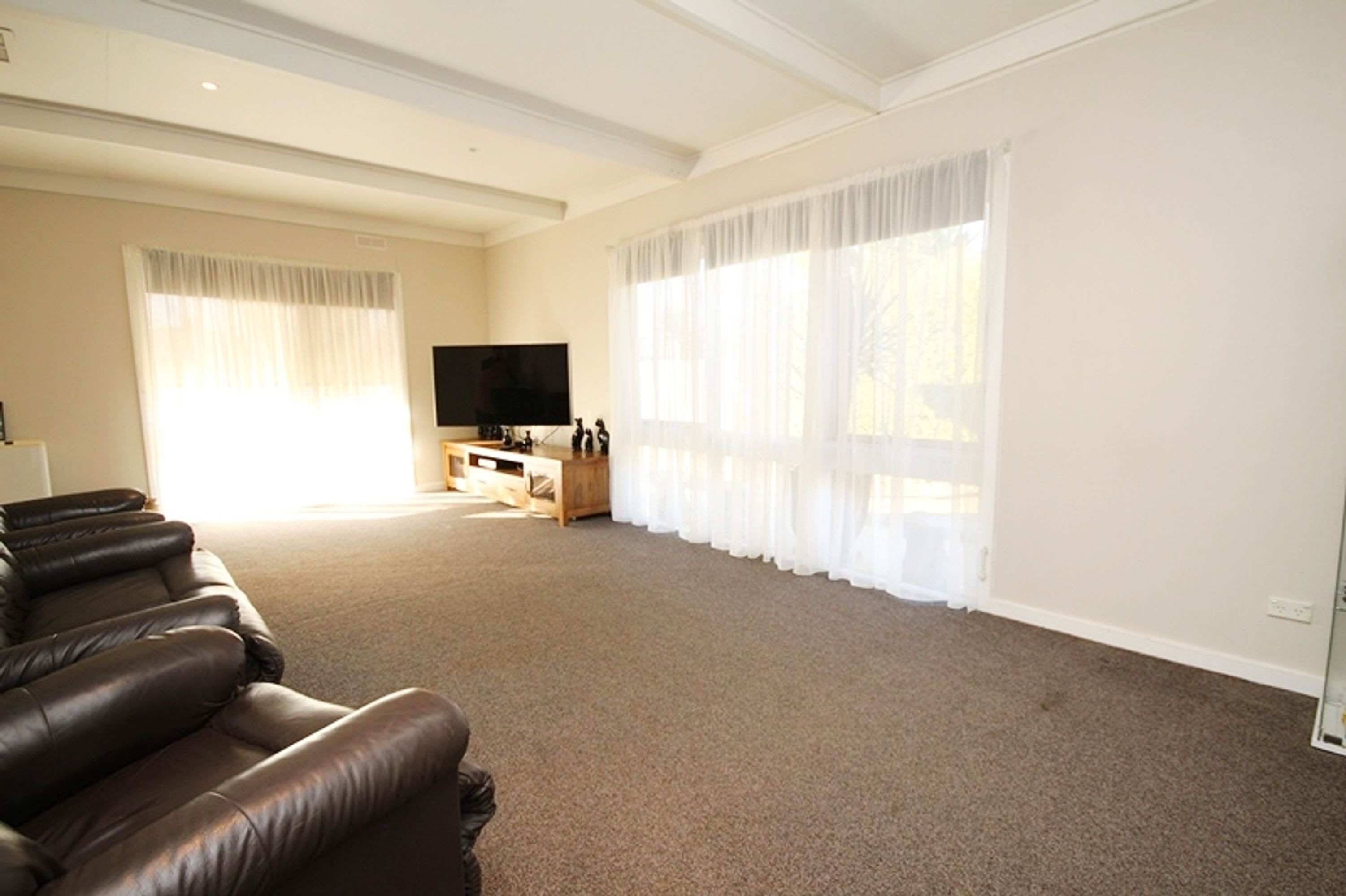 39 Alexander Avenue, Horsham VIC 3400, Horsham - Thumbnail 2