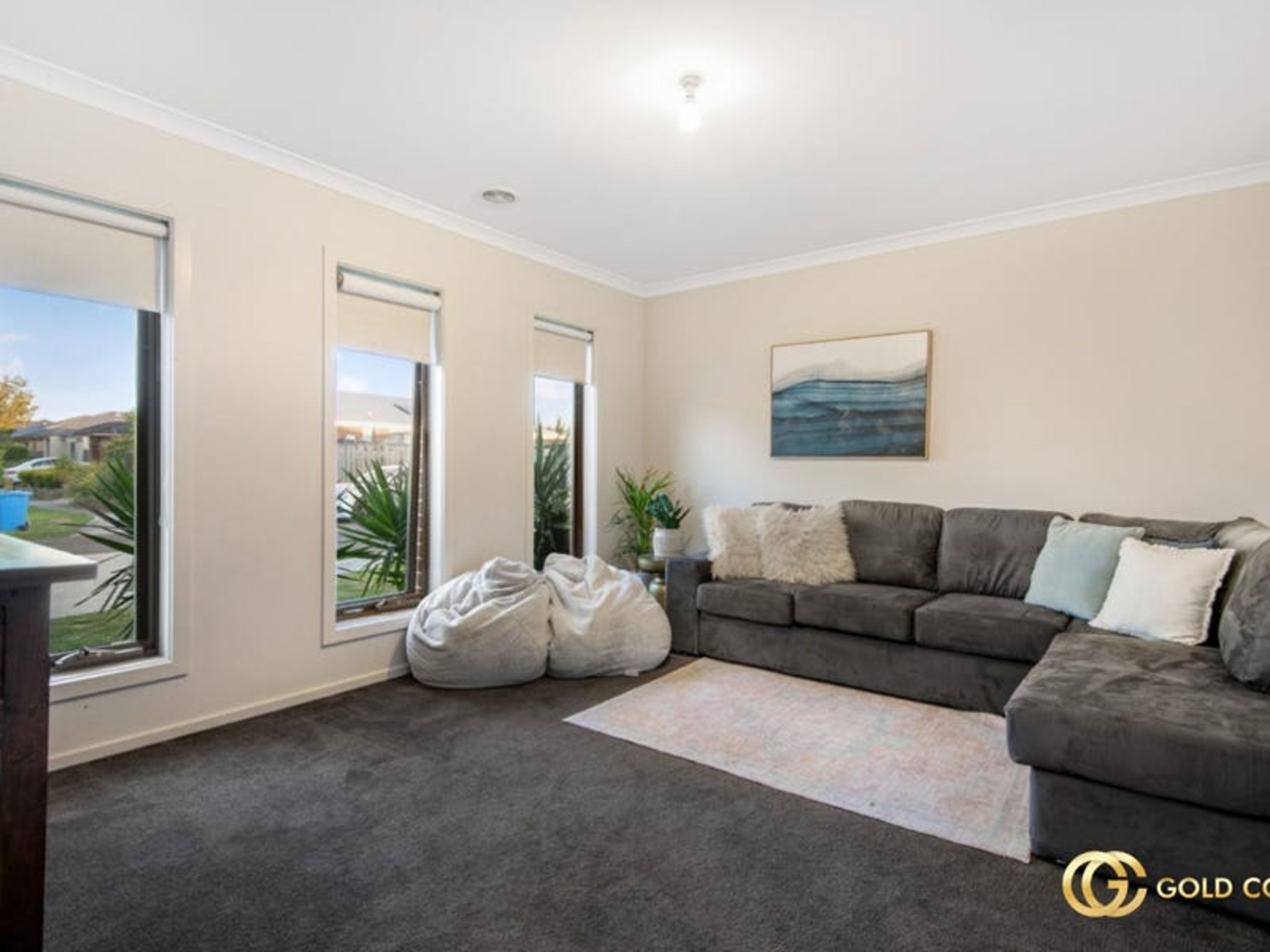 69 John Russell Road, Cranbourne West - Thumbnail 2