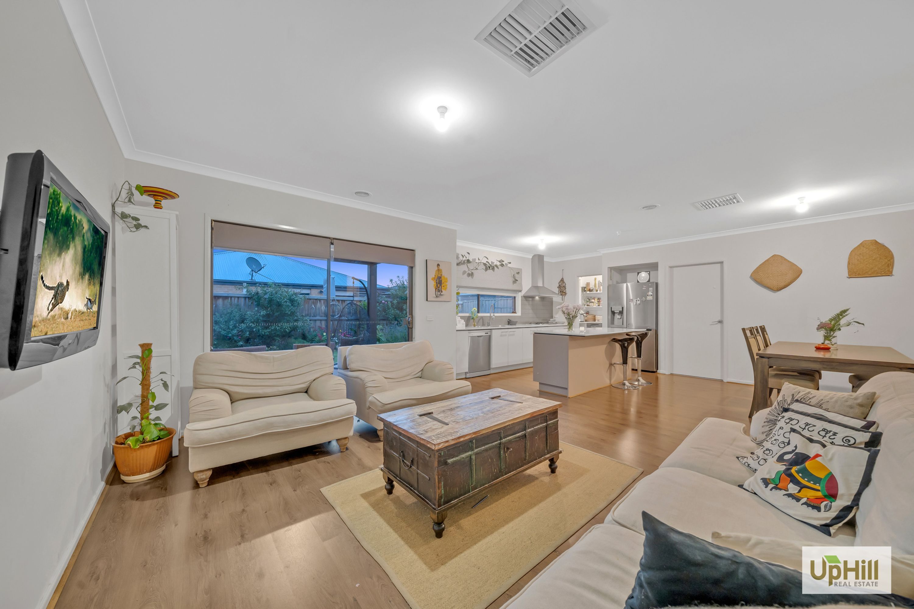 12 BRIGHTSTONE DRIVE, Clyde North - Thumbnail 6