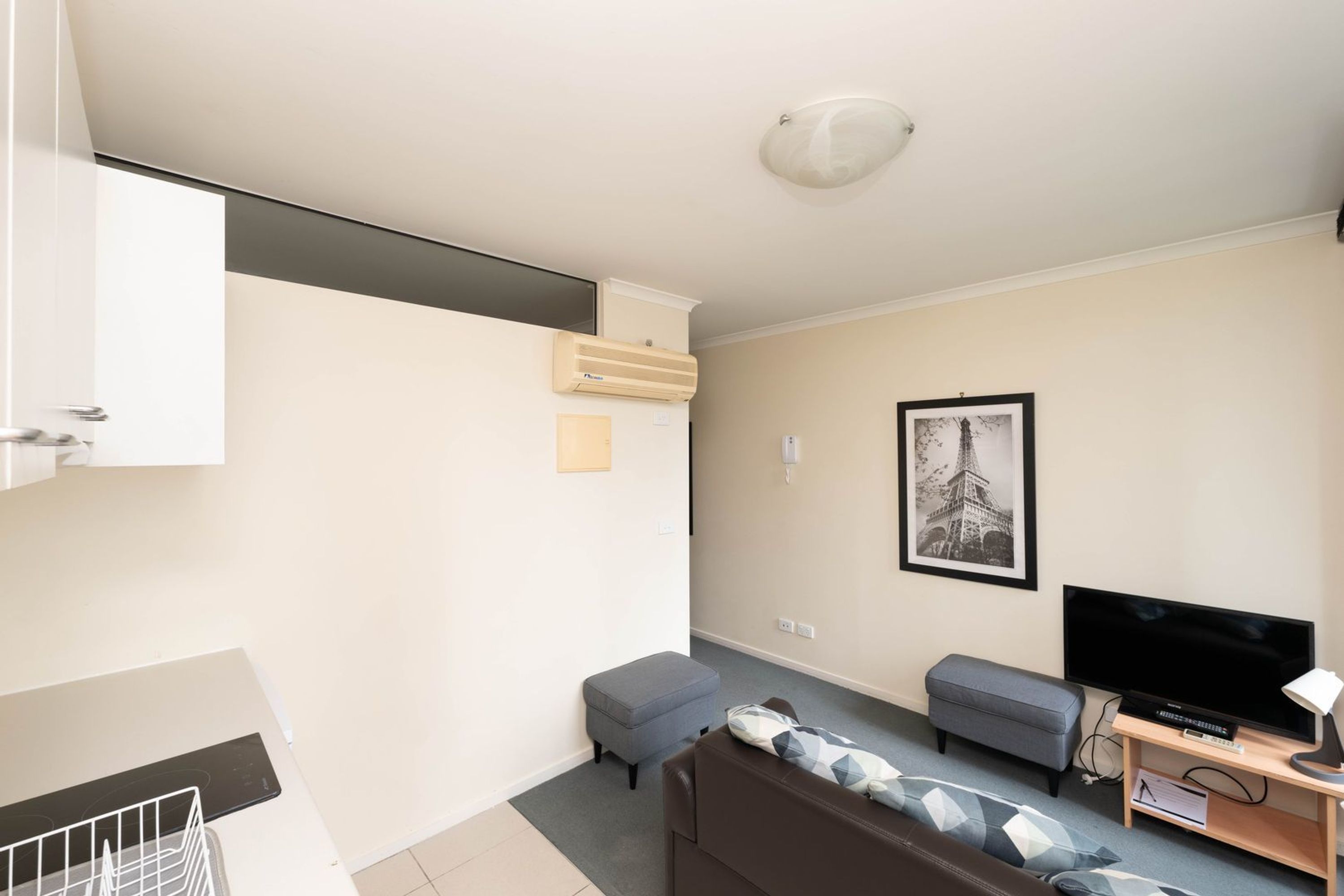 718/139 Lonsdale Street, Melbourne - Thumbnail 3