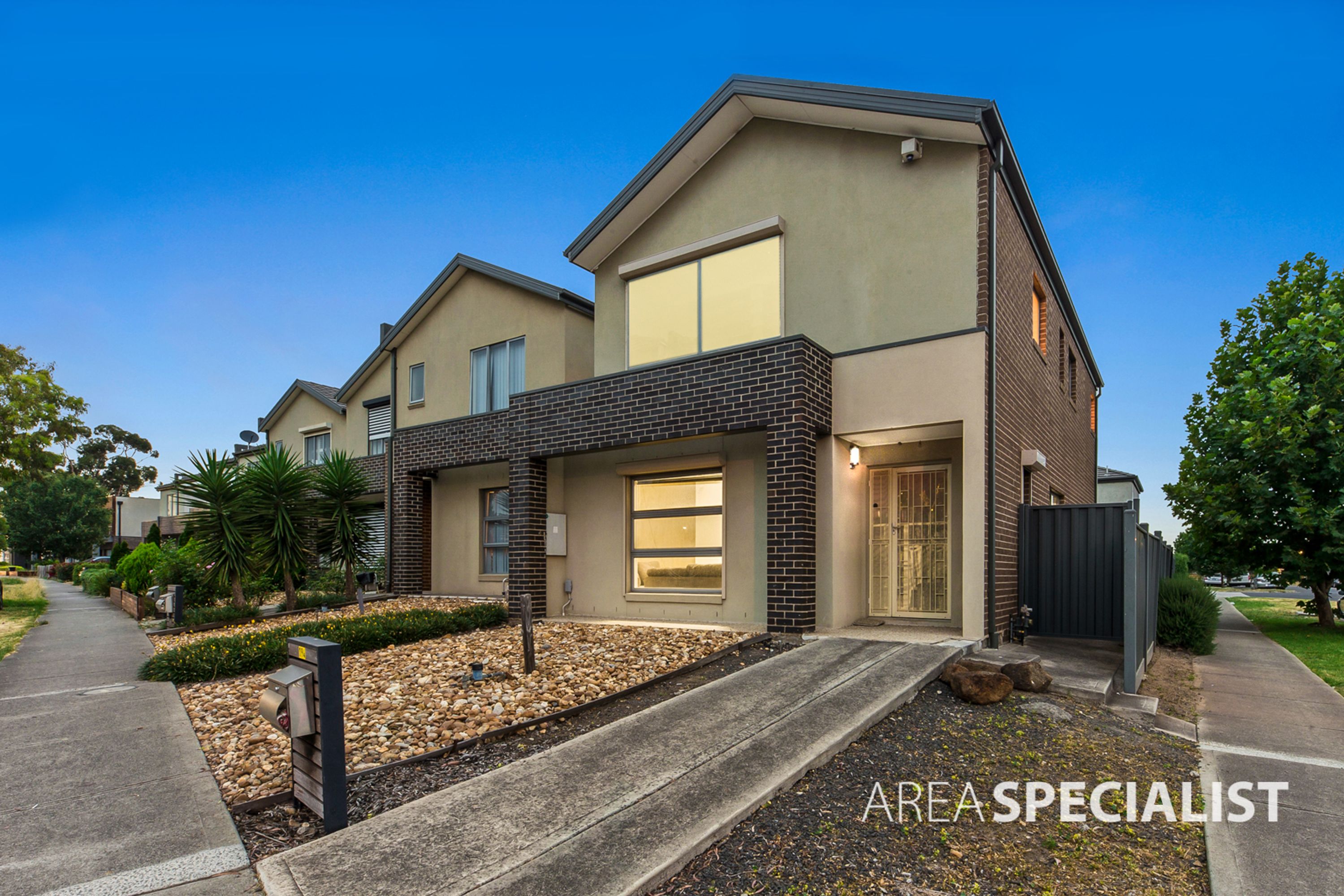 194 Cairnlea Drive, Cairnlea VIC 3023, Cairnlea - Thumbnail 2