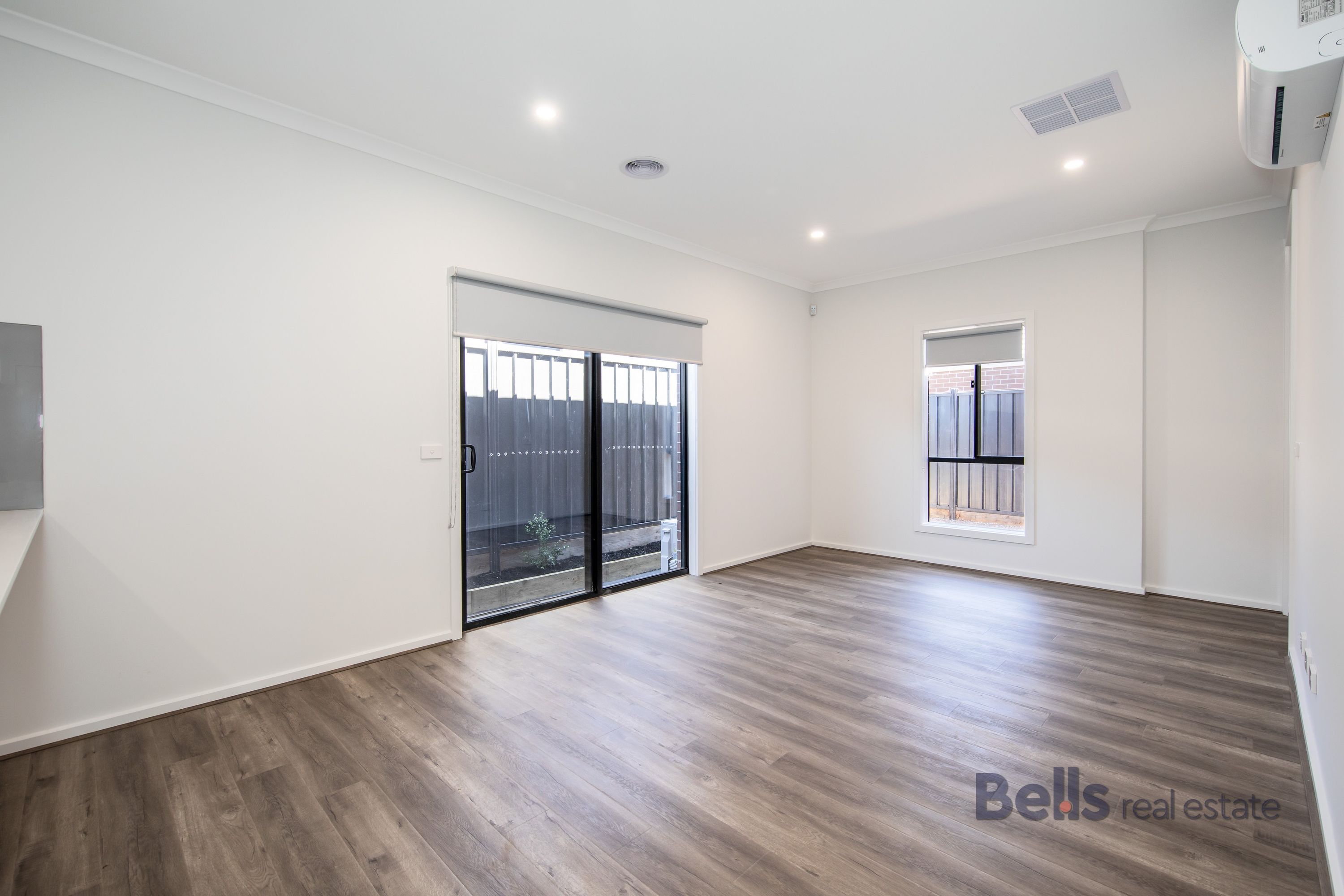 61 Adelong Boulevard, Cobblebank - Thumbnail 2