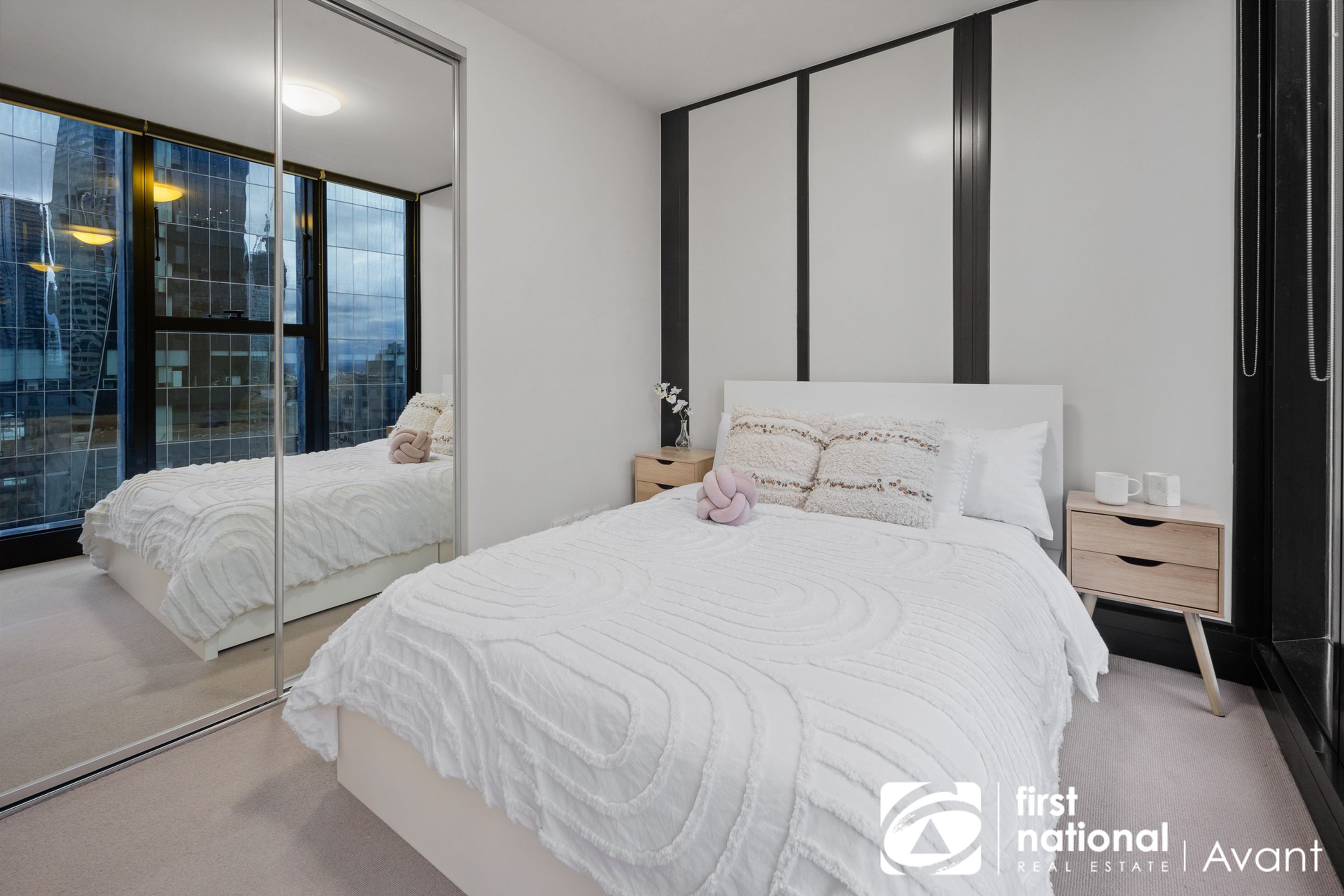 2710/568 Collins Street, Melbourne - Thumbnail 5