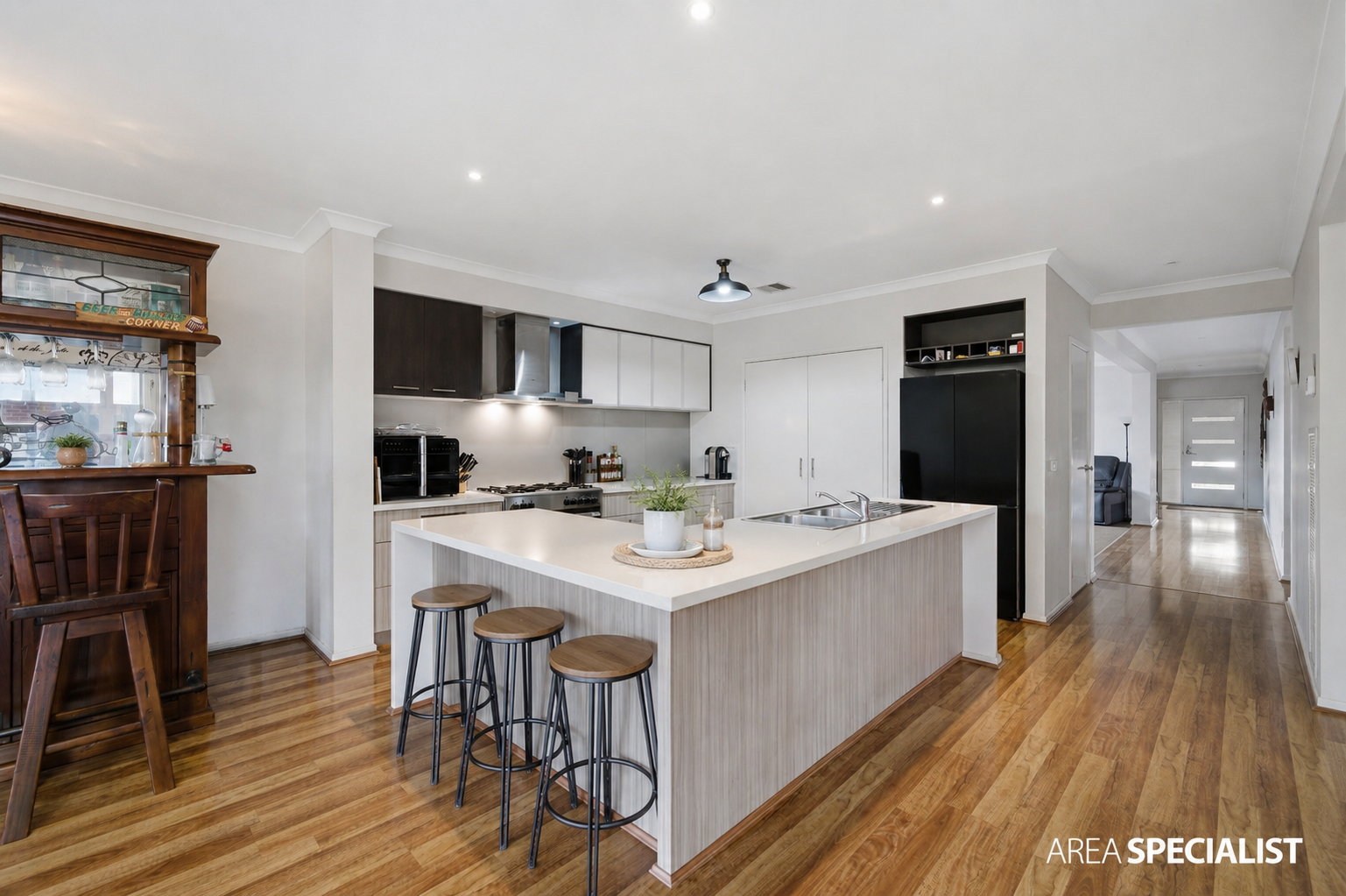 4 Hill Farm Drive, Clyde, Clyde - Thumbnail 3