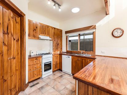 18 Wunnamurra Drive, Keilor East - Thumbnail 5