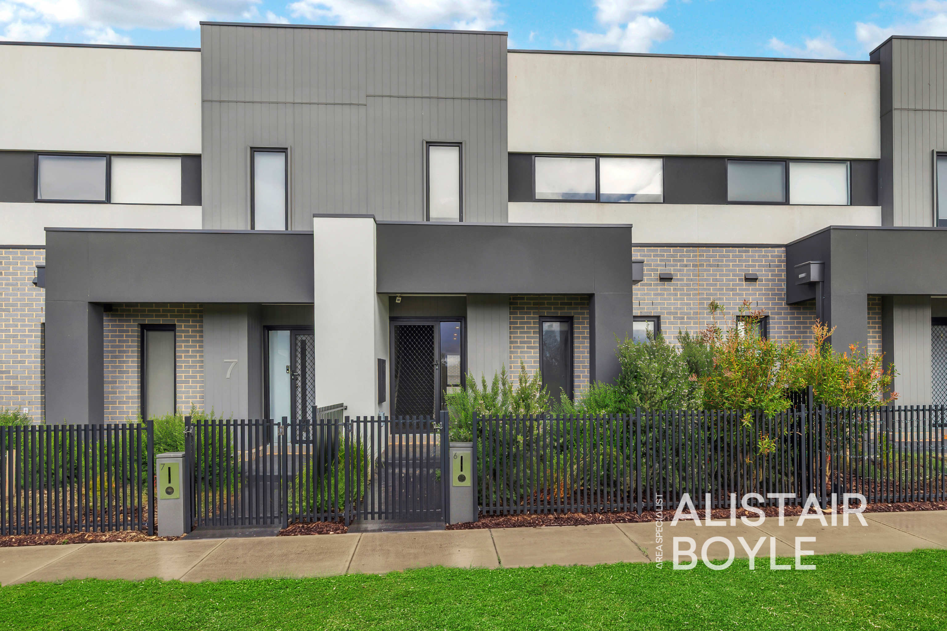 6 Vendeen Walk, Clyde North, Clyde North - Image 1