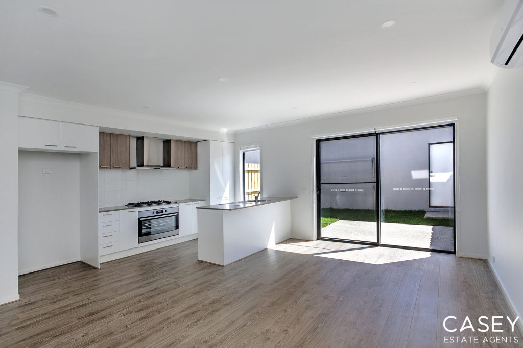 10 Supplejack Walk, Cranbourne North - Thumbnail 4
