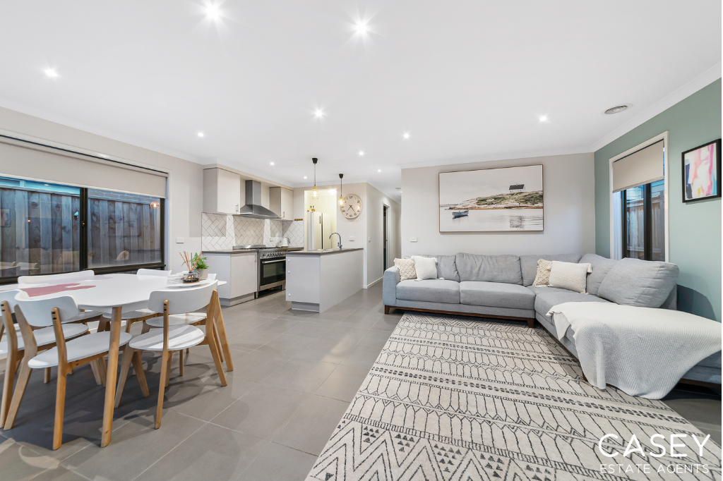 26 Simmental Drive, Clyde North - Thumbnail 4