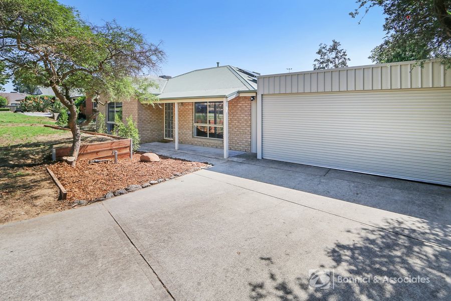 8 Flag Place, West Wodonga VIC 3690