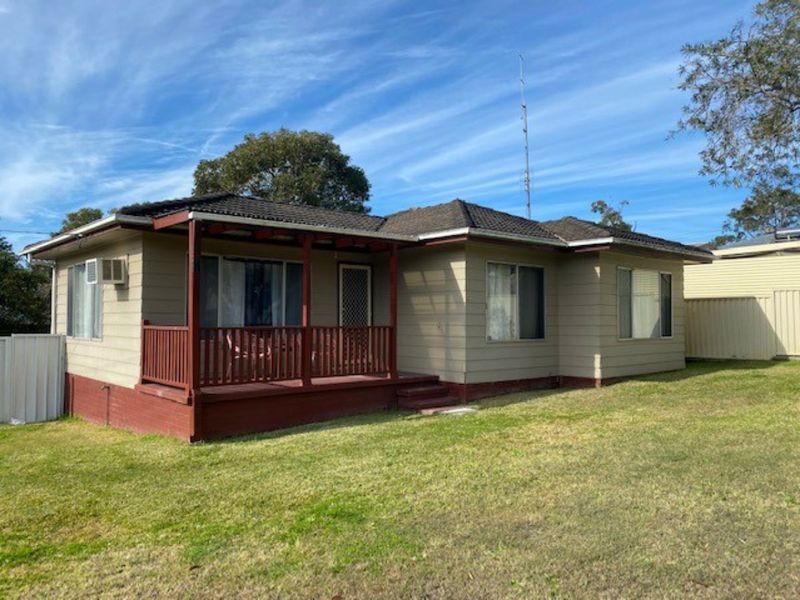 24 Una Avenue, Charmhaven NSW 2263