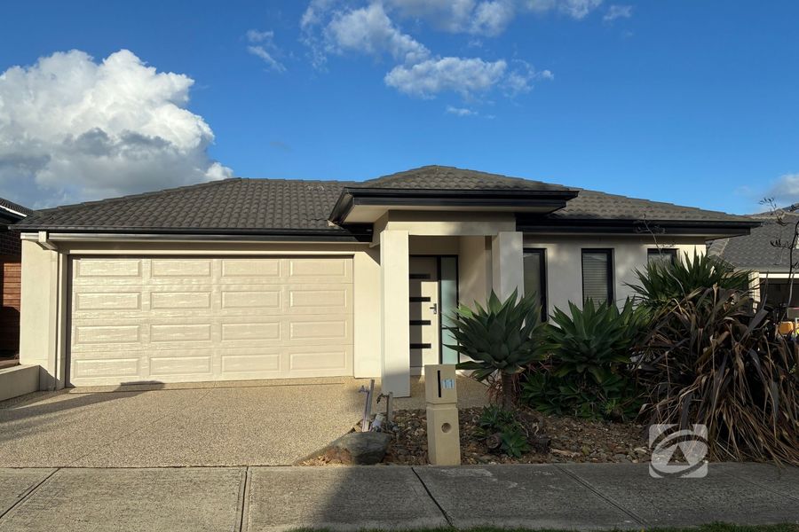 11 Anvil Way, Clyde North VIC 3978
