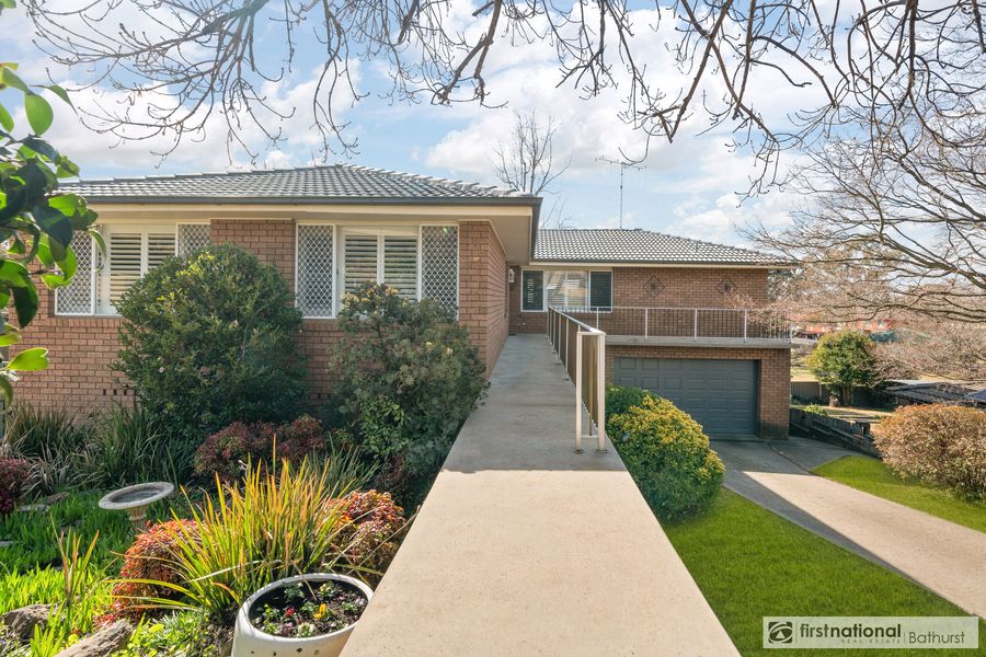 7 De Lisle Place, West Bathurst NSW 2795, West Bathurst - Image 1