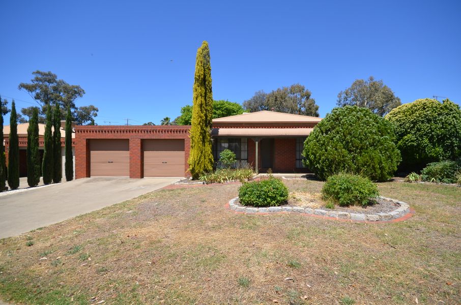 2/1 Paperbark Court, Strathdale VIC 3550
