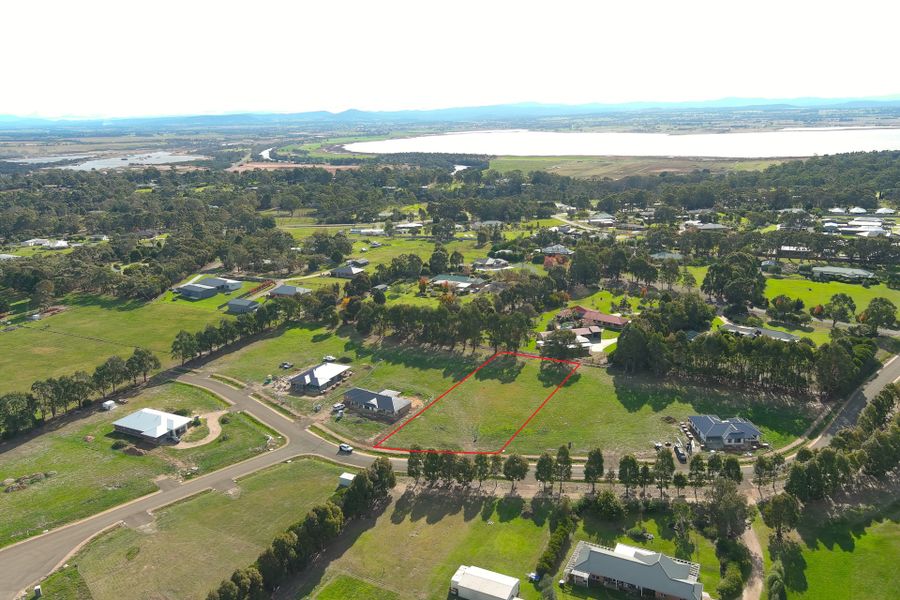 18 Rowellan Drive, Eagle Point VIC 3878, Eagle Point - Image 1