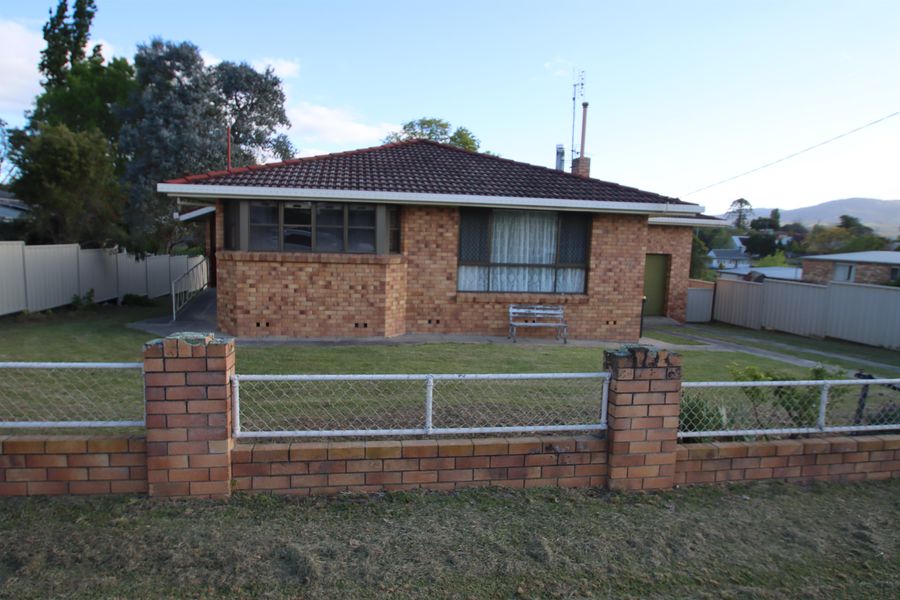 111 Miles Street, Tenterfield NSW 2372, Tenterfield - Image 1