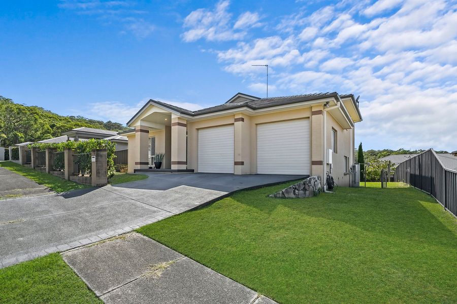 4 Greystone Close, Fennell Bay NSW 2283, Fennell Bay - Image 1