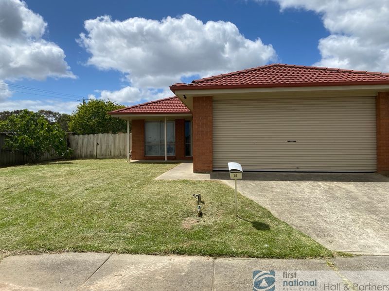 16 Karwarren Way, Cranbourne West VIC 3977