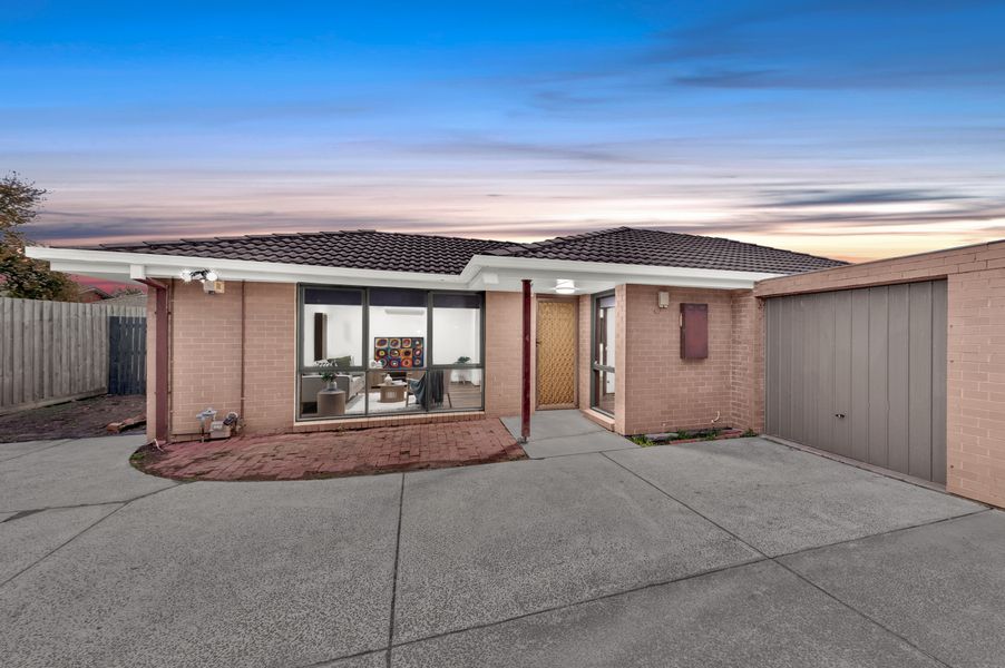 4/32 Childers Street, Cranbourne - Image 1