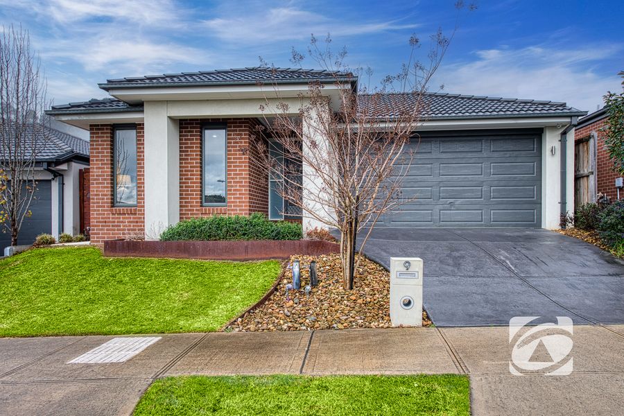 9 Basalt Drive, Clyde North VIC 3978