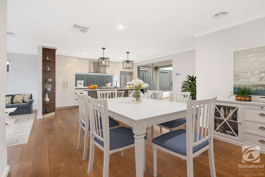 11 Hampshire Boulevard, Leneva VIC 3691