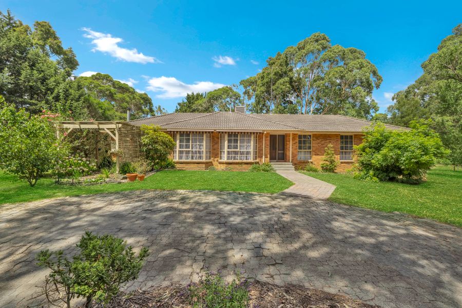 4 Desmond Court, Beaconsfield VIC 3807