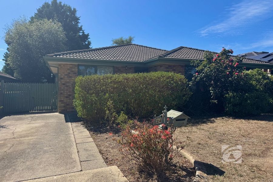 24 Hillview Rise, Hampton Park VIC 3976