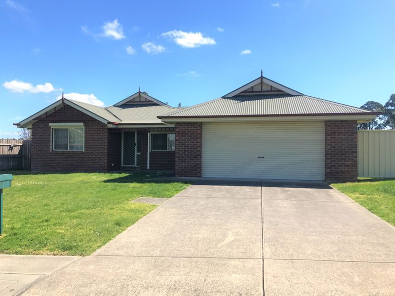 8 Oak Avenue, Traralgon VIC 3844