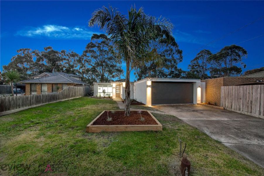 15 Farrer Close