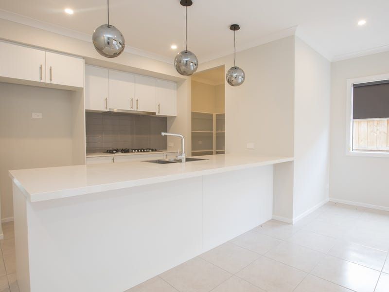 8 Mondo Street, Rockbank VIC 3335