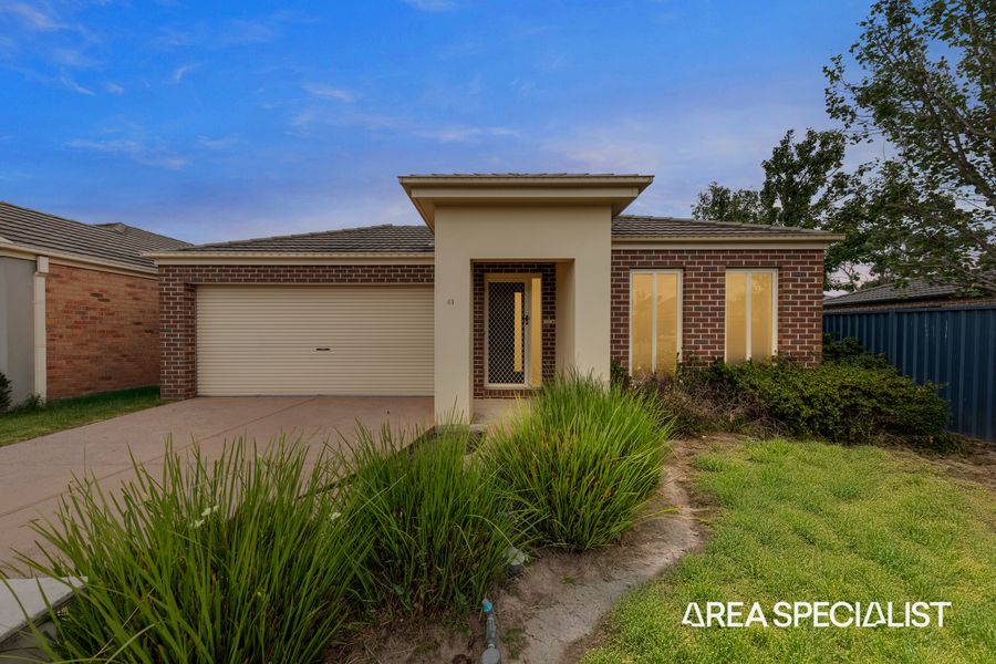 41 Scarlet Crescent, Pakenham VIC 3810
