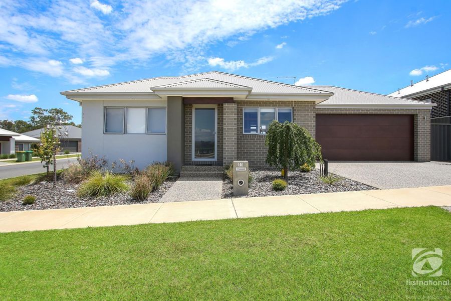 11 Hampshire Boulevard, Leneva VIC 3691