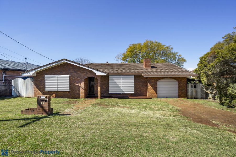 14 Maree Court, Centenary Heights QLD 4350