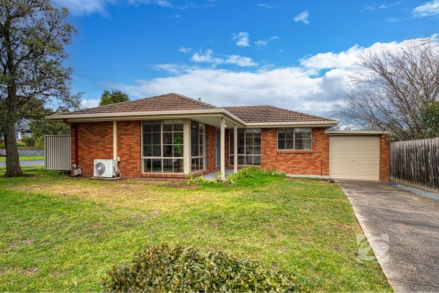 1/42 Strathavan Drive, Berwick VIC 3806