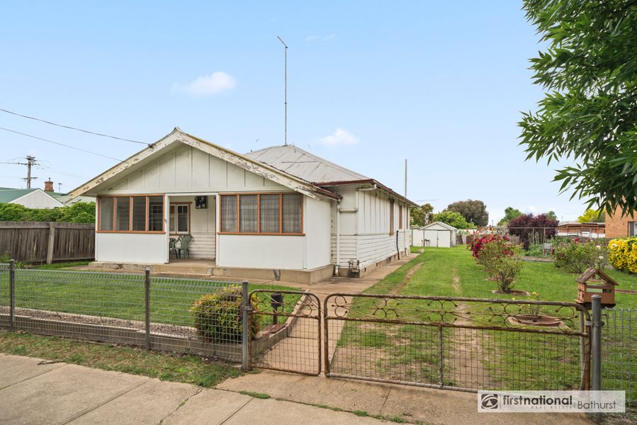 71 Piper Street, Bathurst NSW 2795