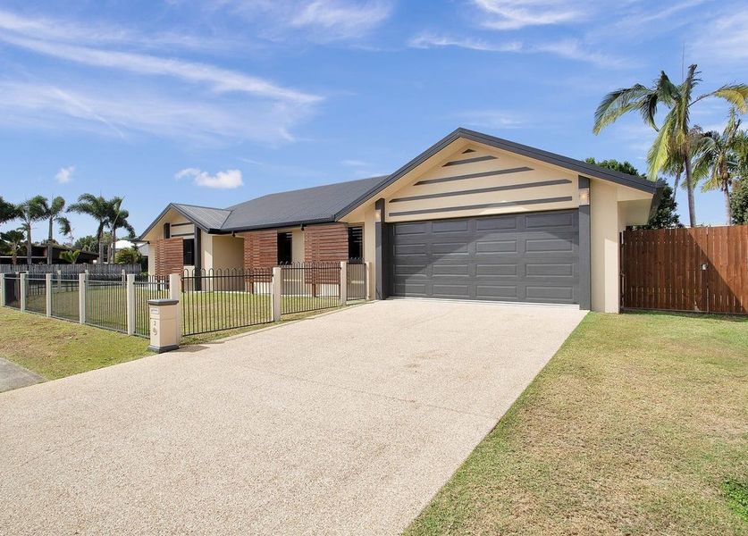 2 Bilgola Place, Blacks Beach QLD 4740