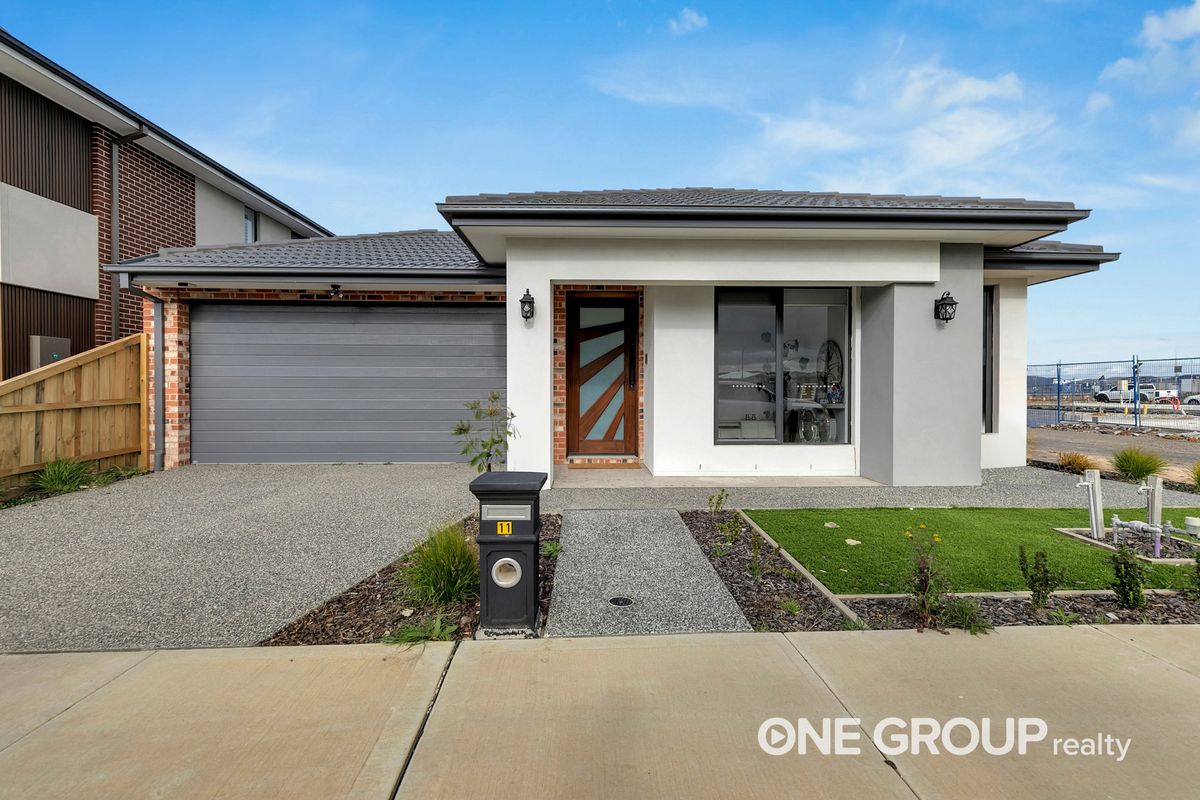 11 Helm Drive, Mickleham VIC