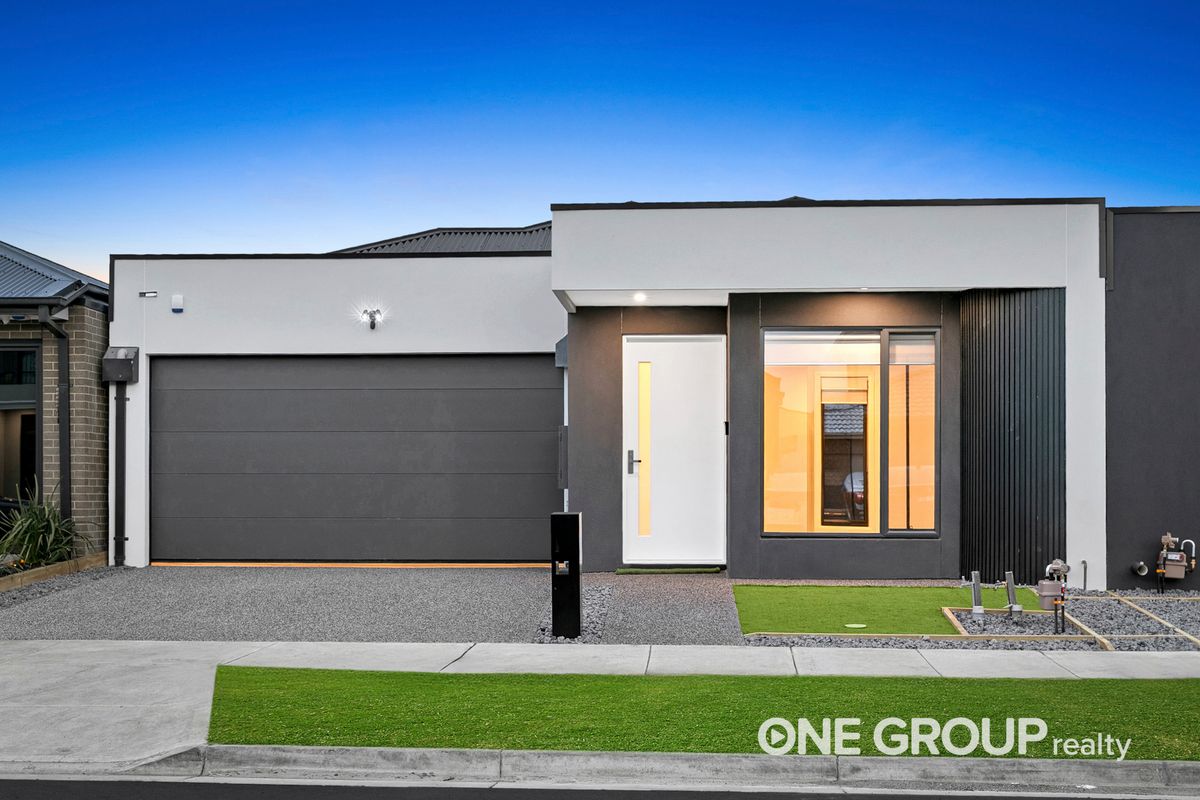 8 IRONCAP ROAD, Mickleham VIC