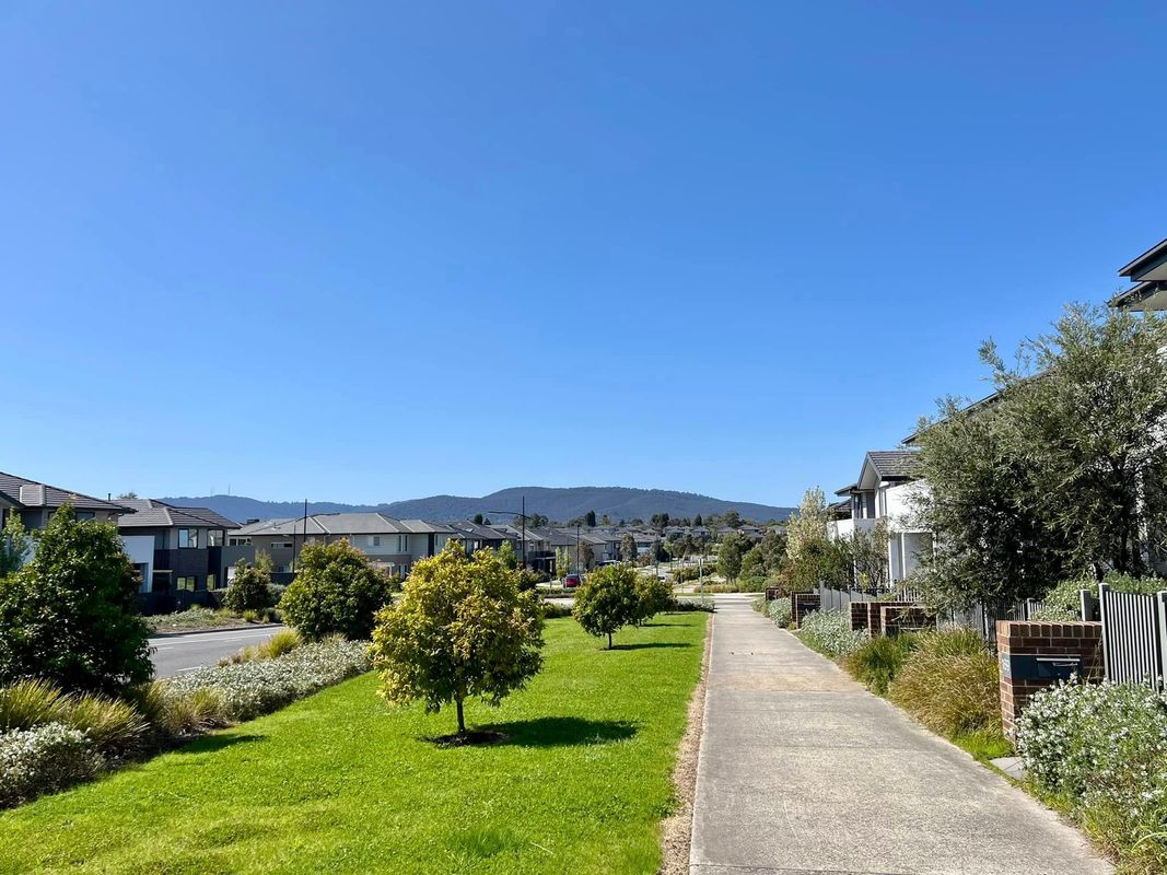 Wantirna VIC streetscape