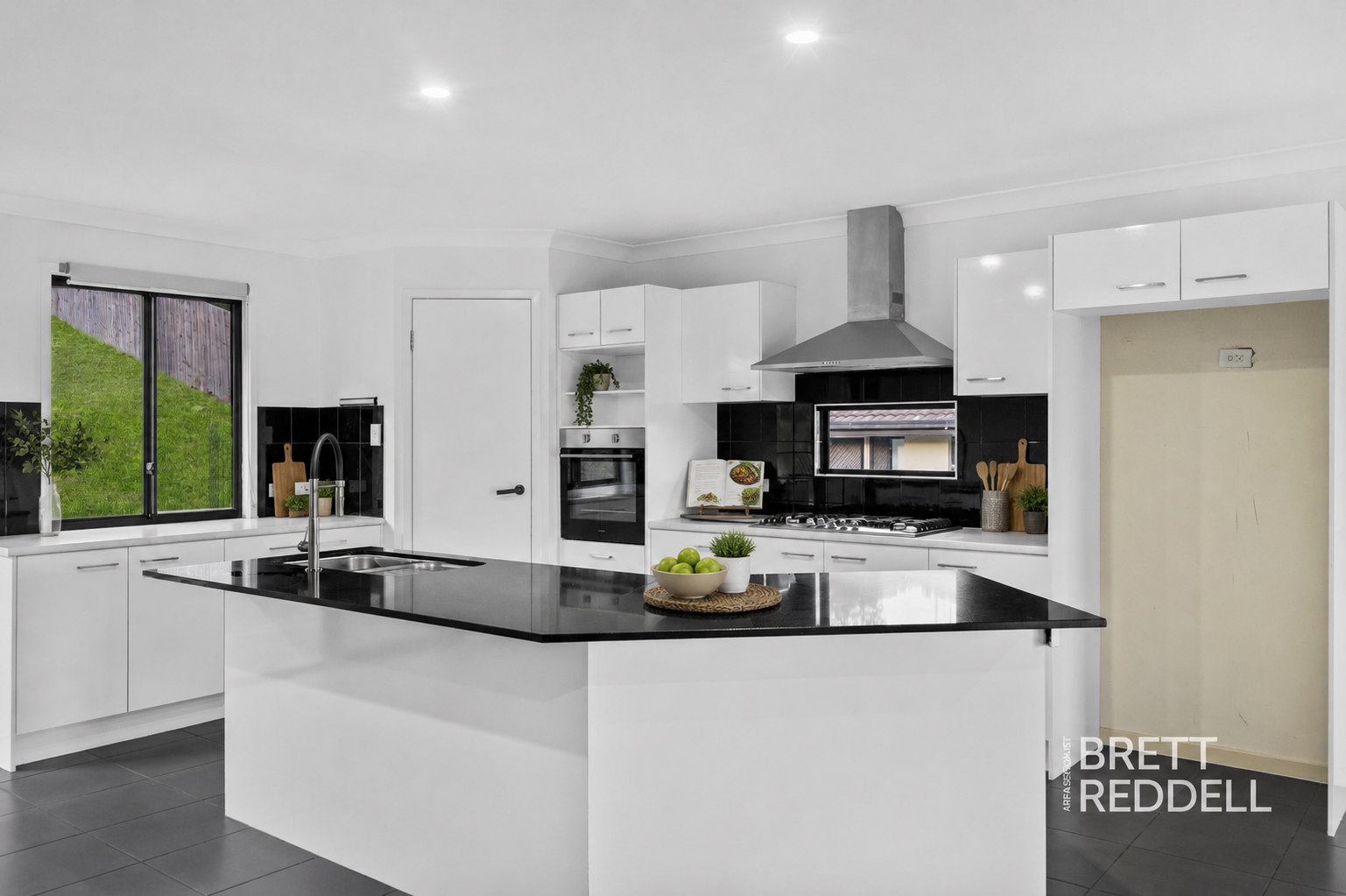 8 McGrath Court, Ormeau Hills, Ormeau Hills - Thumbnail 2