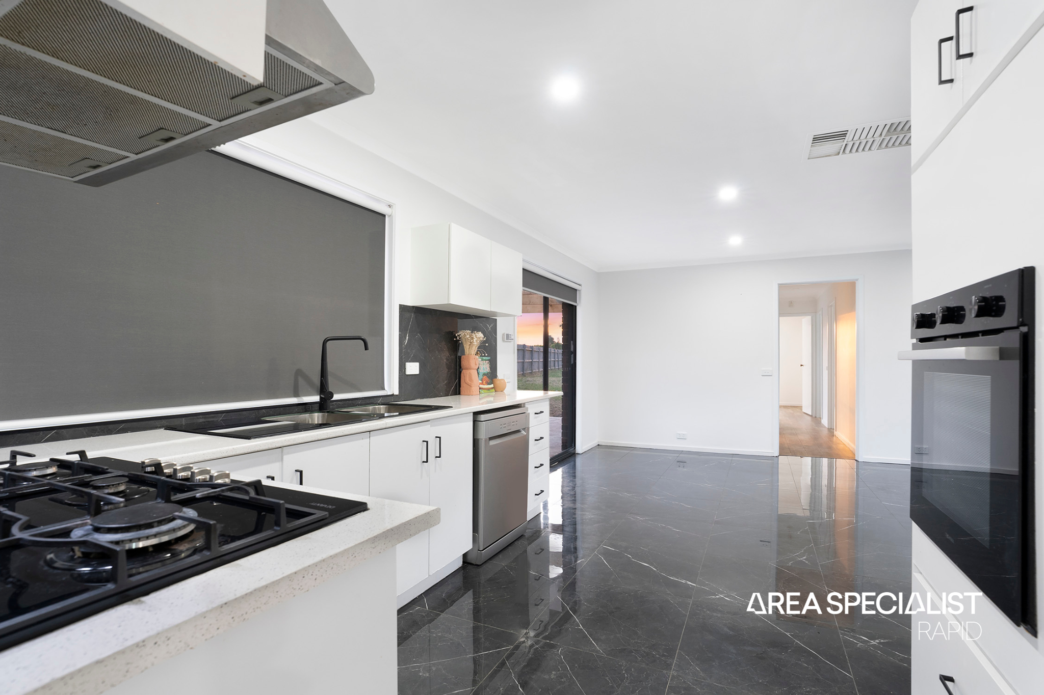 58 Scarborough Avenue, Cranbourne West, VIC 3977, Cranbourne West - Thumbnail 5