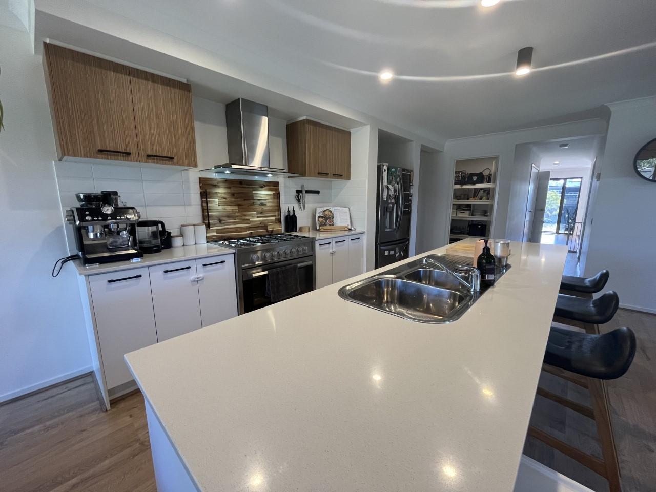 27 Summerhill Drive, Pakenham, VIC 3810, Pakenham - Thumbnail 2