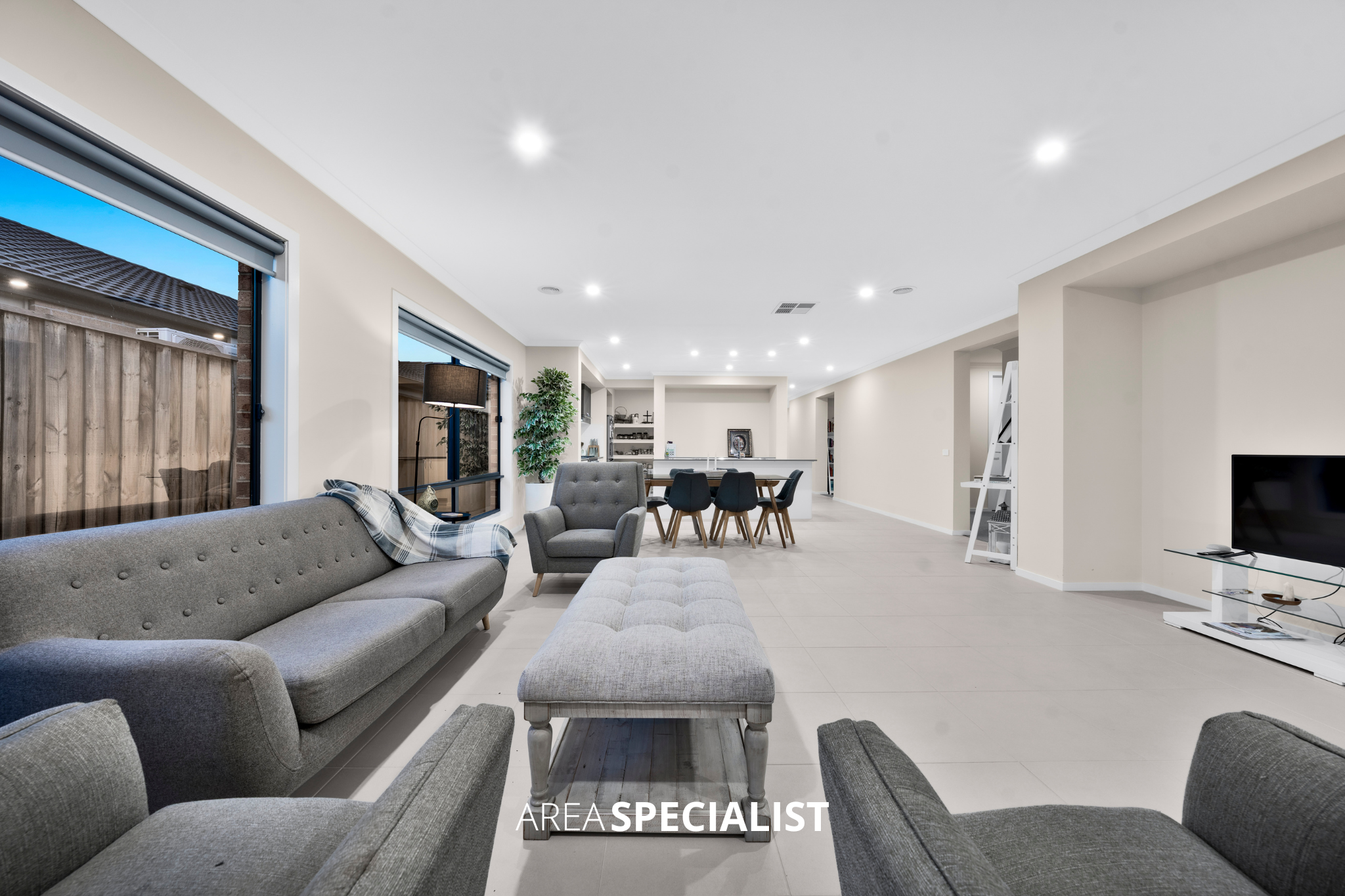 270 Saint Germain Boulevard, Clyde North, Clyde North - Thumbnail 2