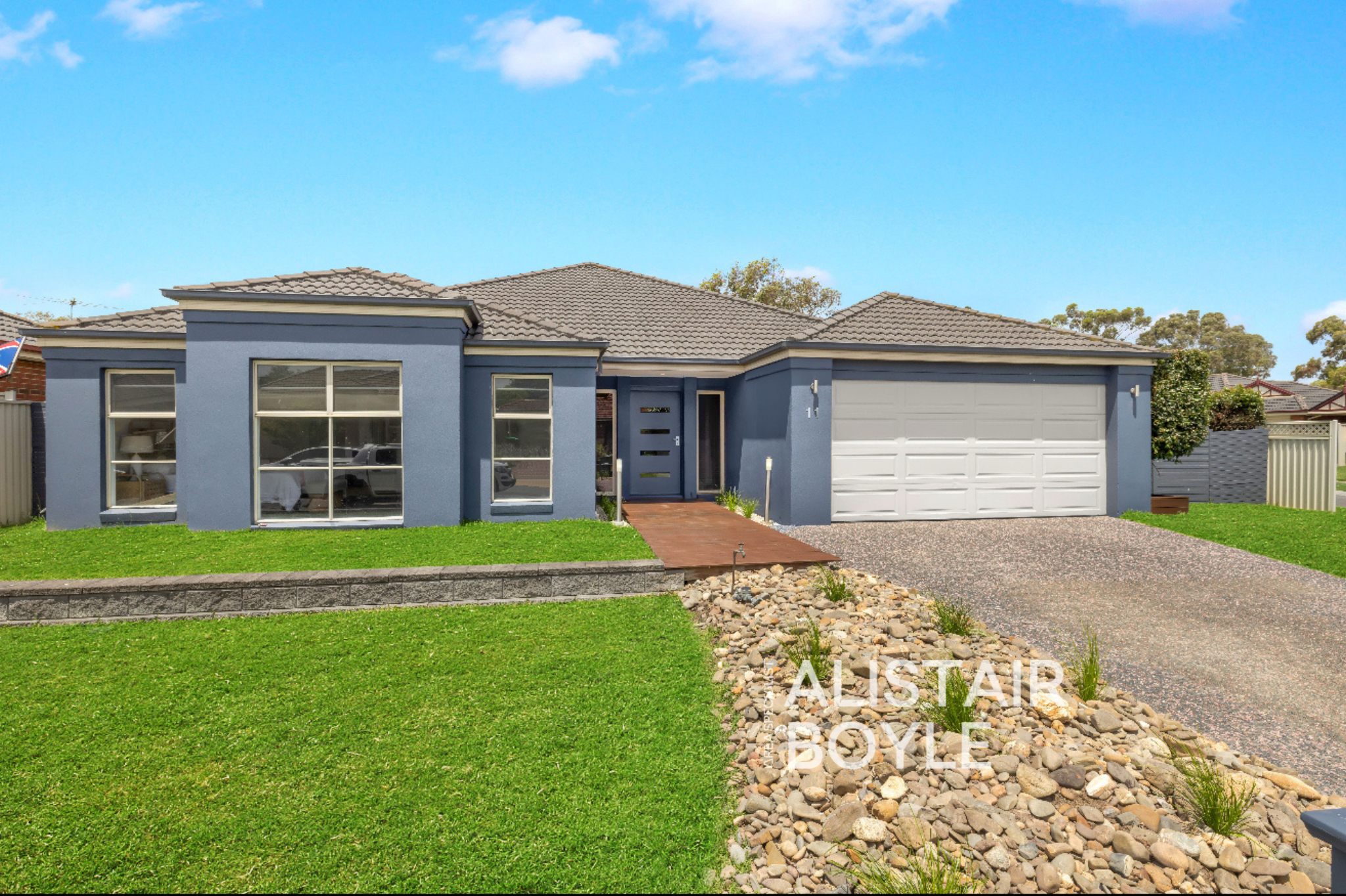 11 Avoca Place, Pakenham, VIC 3810, Pakenham - Thumbnail 2